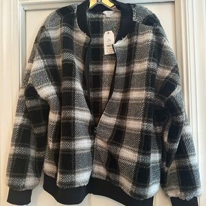 Time and Tru Black and White Plaid Fleece Jacket